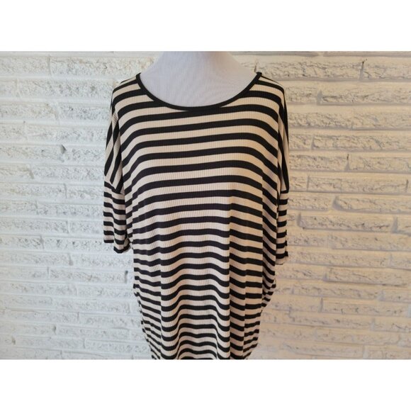 LuLaRoe Tops - Lularoe Womens Top 2XL Plus Tee Knit Black Stripe Pullover Asymmetric STR67E